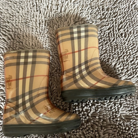 Burberry kids rain boots size 6/7 - Picture 2 of 12